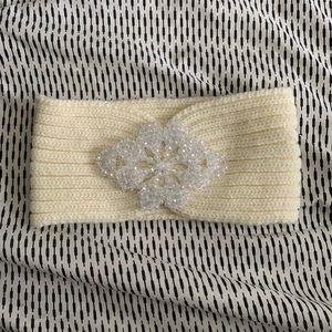 Betsy Johnson Cream Head Wrap